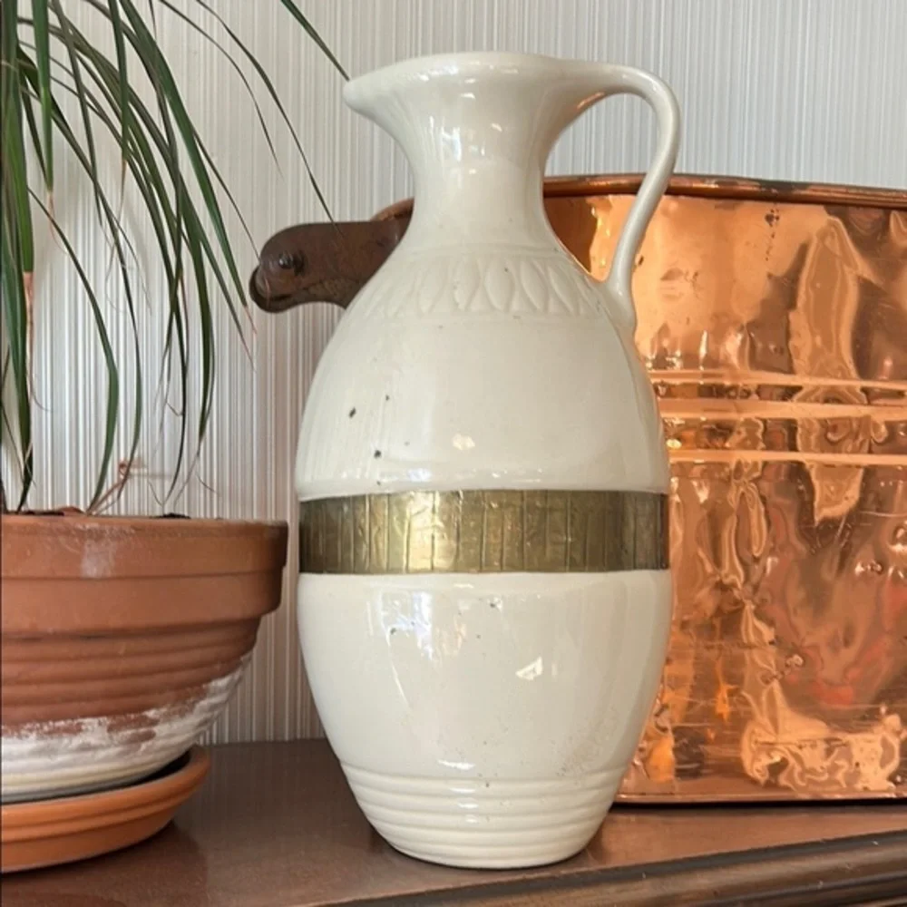 Elegant Cream Ceramic Vase with Gold Accent
